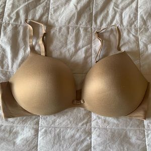 Victoria’s Secret plunge bra size 38C